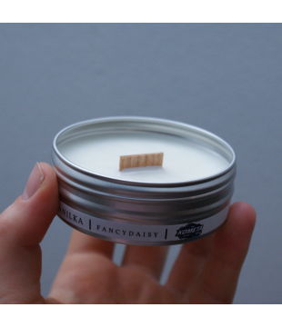Small customised candle in metal box