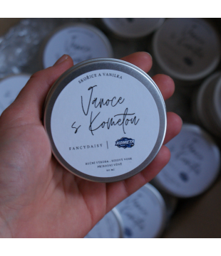 Small customised candle in metal box